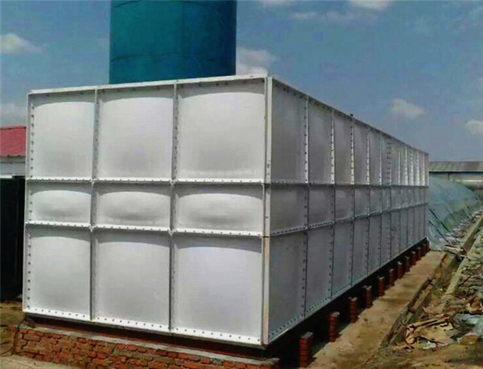  我們?cè)撊绾芜x擇玻璃鋼水箱